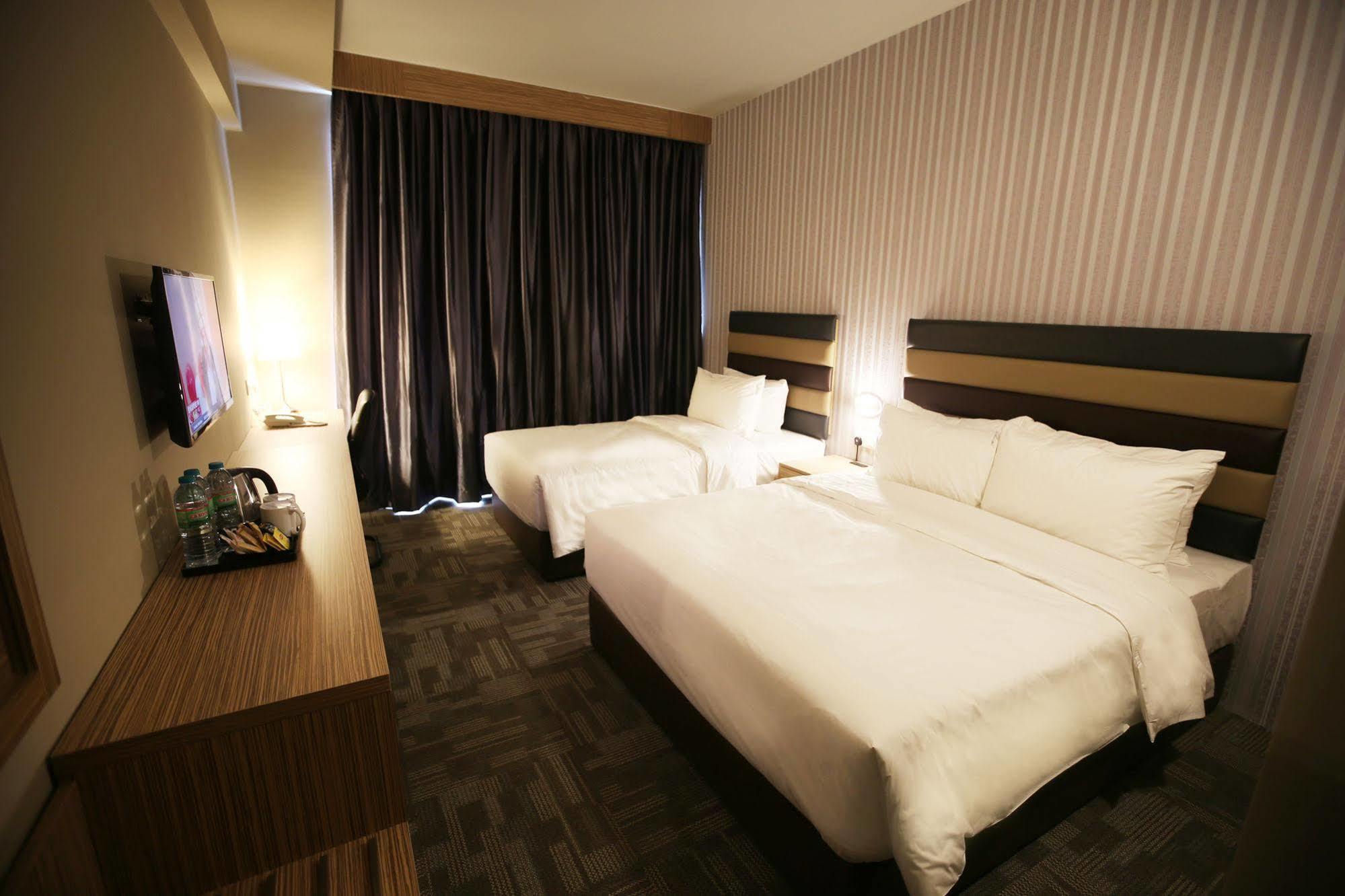 Sem9 Senai Hotell Kulai Eksteriør bilde