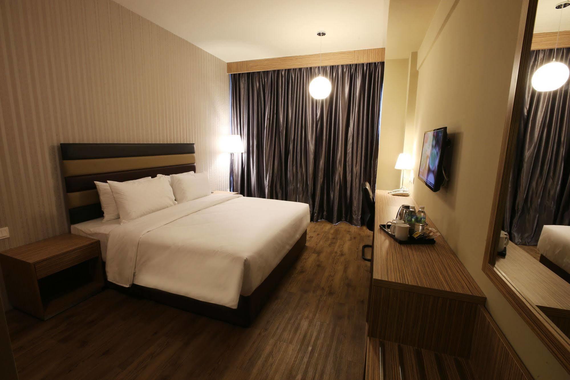 Sem9 Senai Hotell Kulai Eksteriør bilde