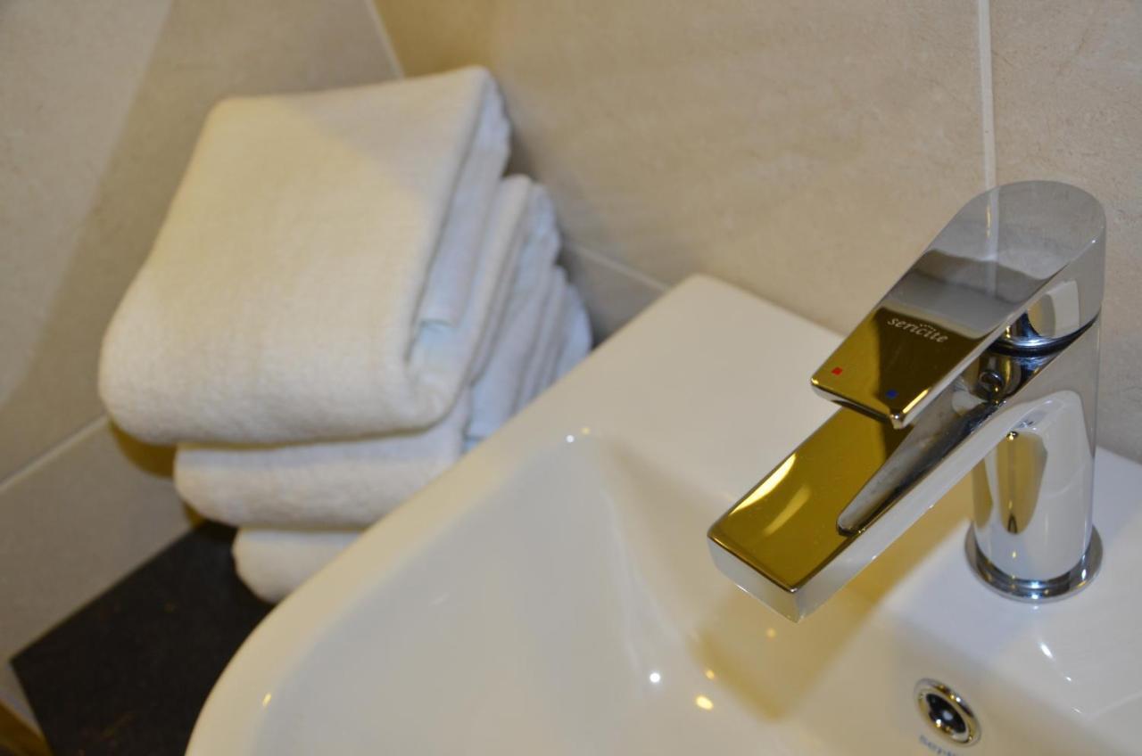 Sem9 Senai Hotell Kulai Eksteriør bilde